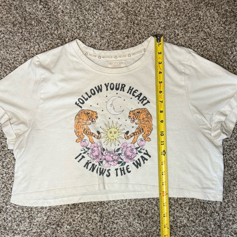 Recycled Thready Boxy Graphic Crop Top with Tiger Design size Large - Picture 5 of 5